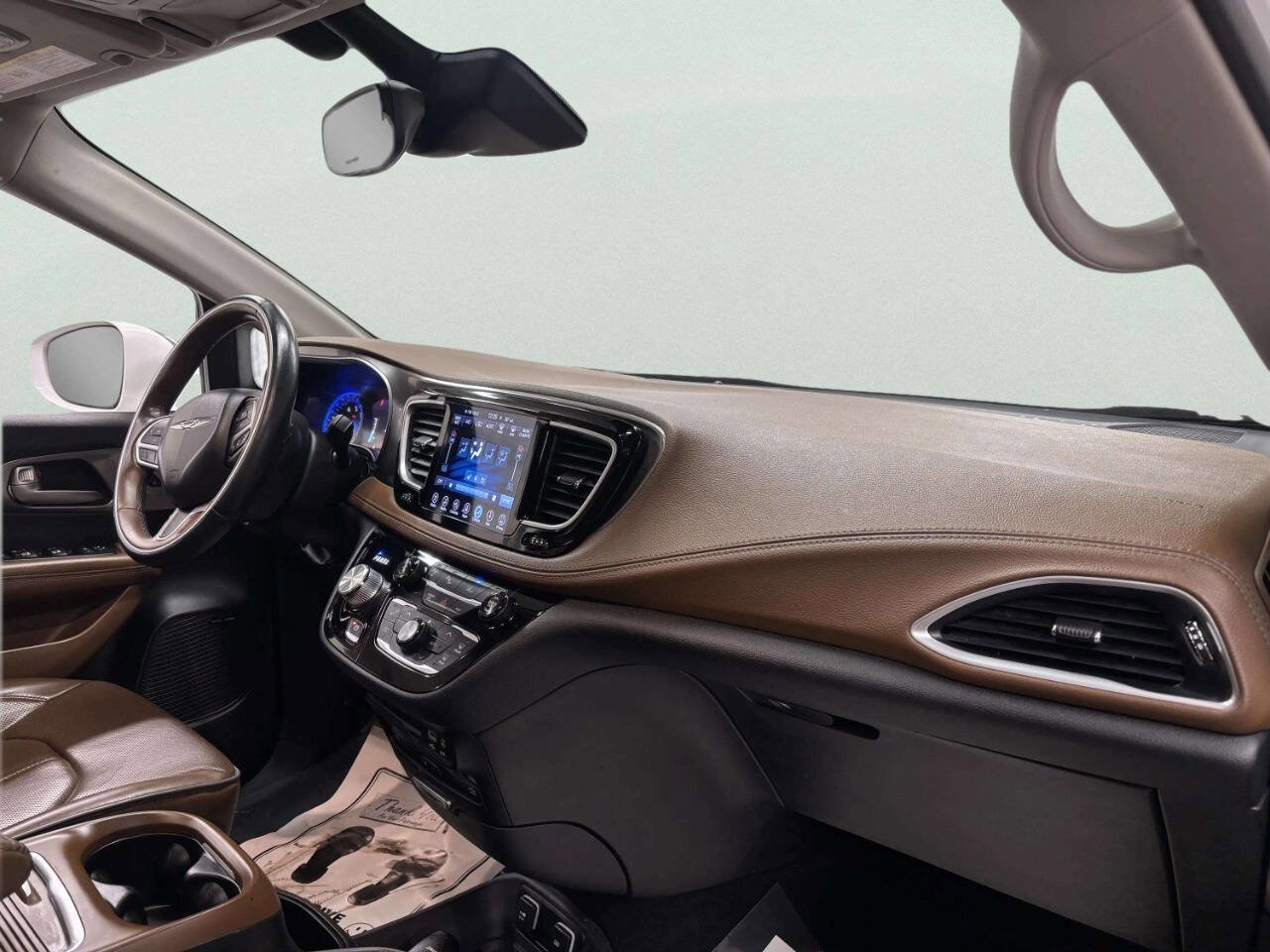 Used 2017 Chrysler Pacifica Limited image 40