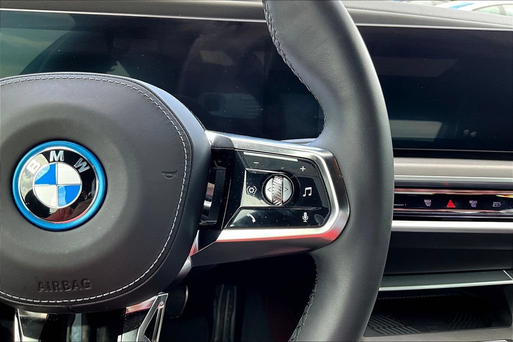 Used 2023 BMW i7 xDrive60 AWD/4WD image 12