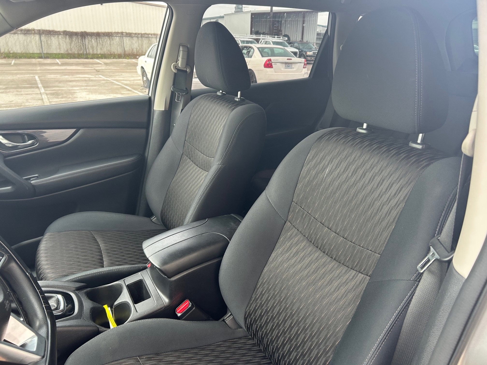 Used 2018 Nissan Rogue S image 9