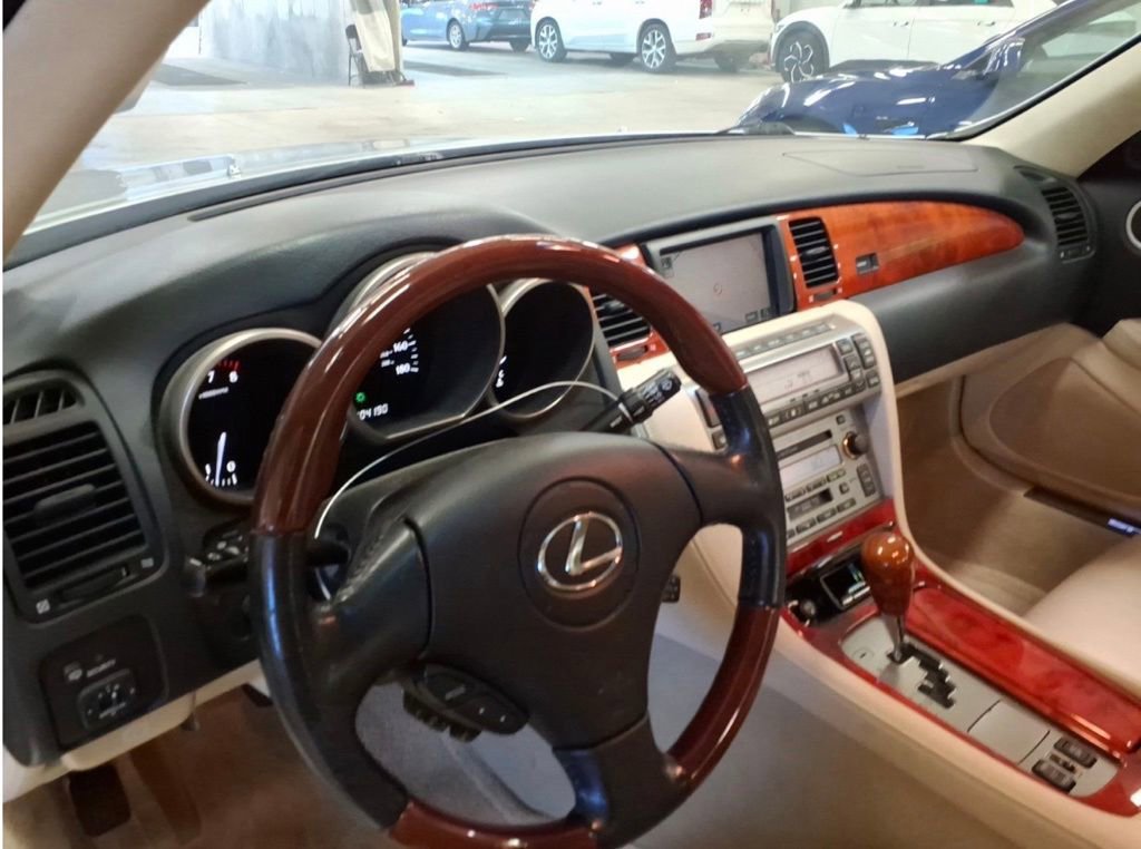 Used 2006 Lexus SC 430 Convertible RWD image 3