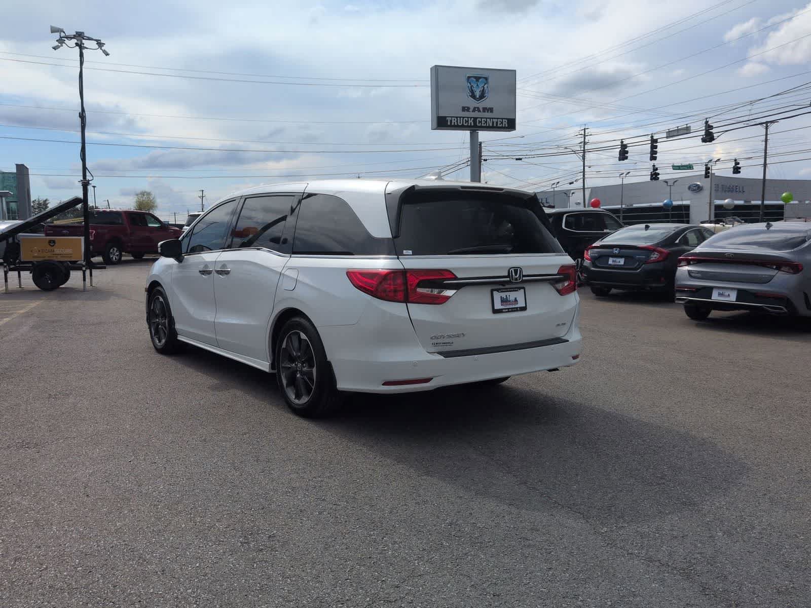 Used 2023 Honda Odyssey Elite image 6