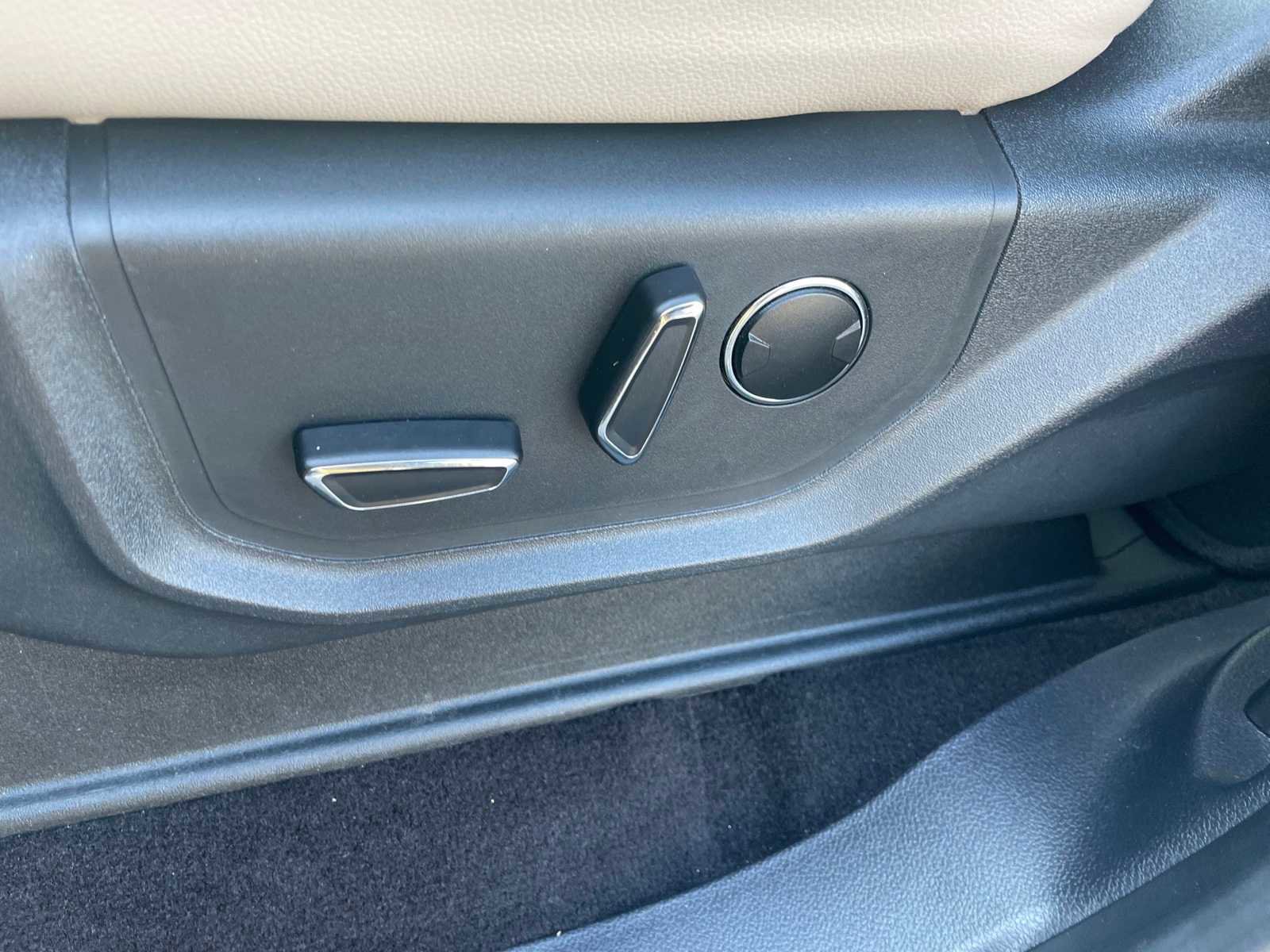 Used 2023 Ford Expedition Max Limited image 11