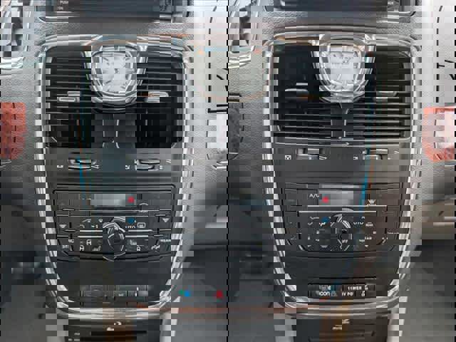Used 2015 Chrysler Town & Country Limited Platinum image 13