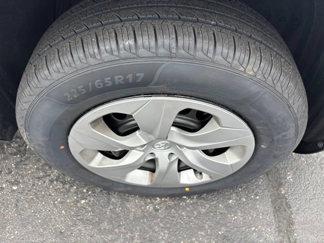 Used 2022 Toyota RAV4 LE FWD image 27