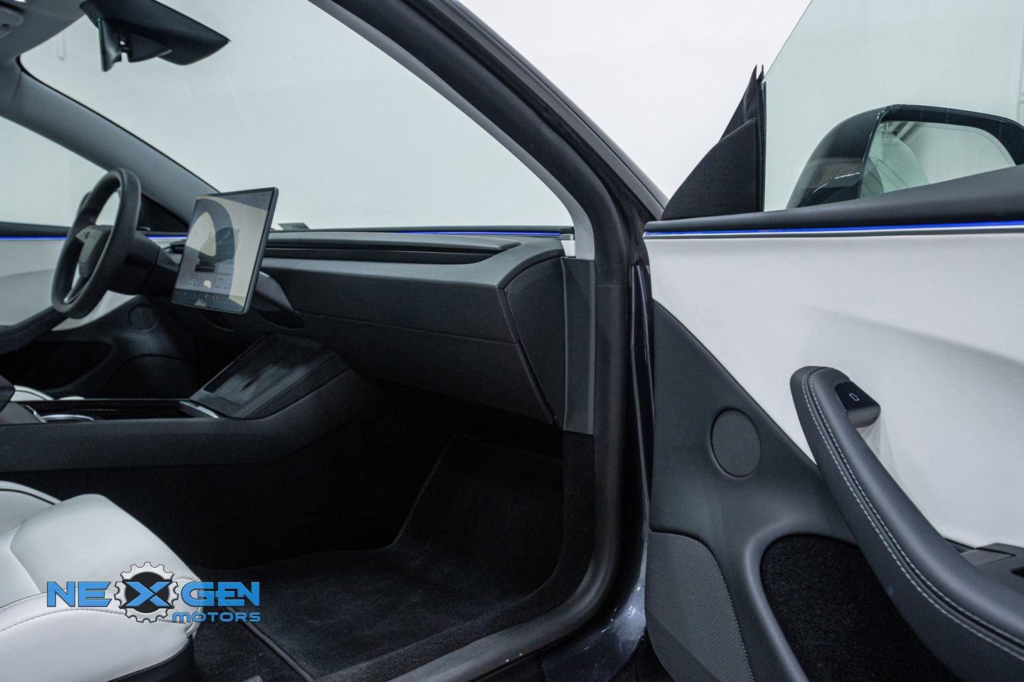 Used 2024 Tesla Model 3 Performance image 31