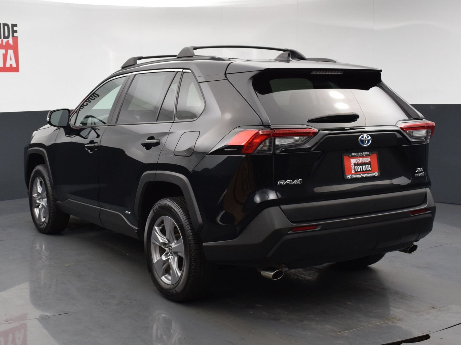 Used 2022 Toyota RAV4 XLE w/ Convenience Package AWD/4WD image 3