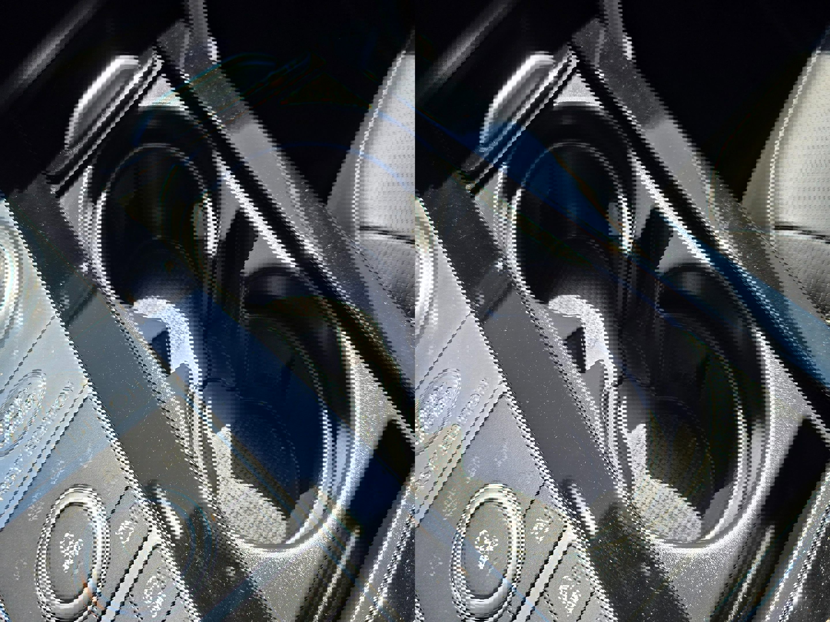 Used 2017 Land Rover Discovery First Edition image 35