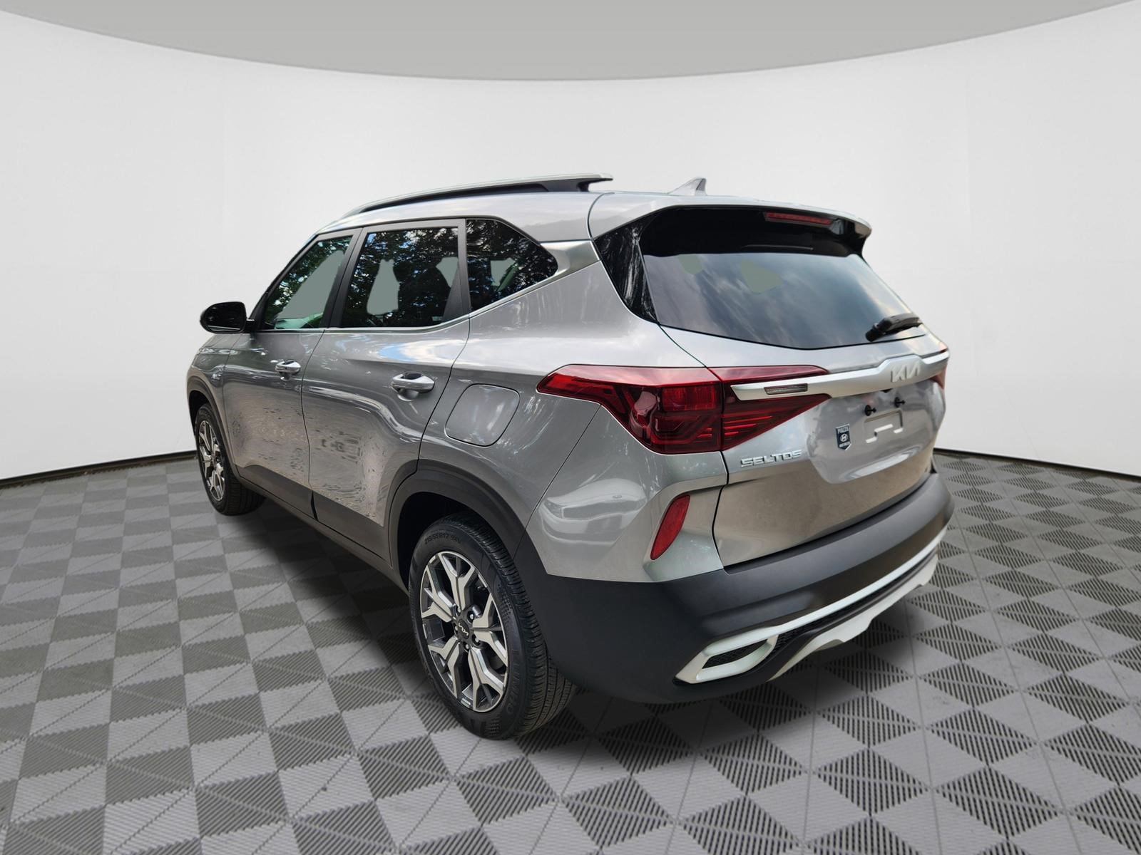Used 2022 Kia Seltos EX AWD/4WD image 3