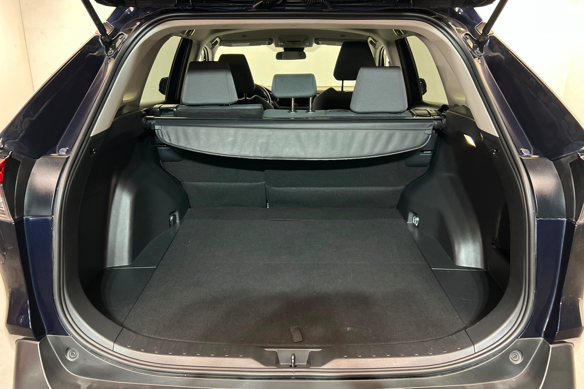 Used 2025 Toyota RAV4 XLE FWD image 23