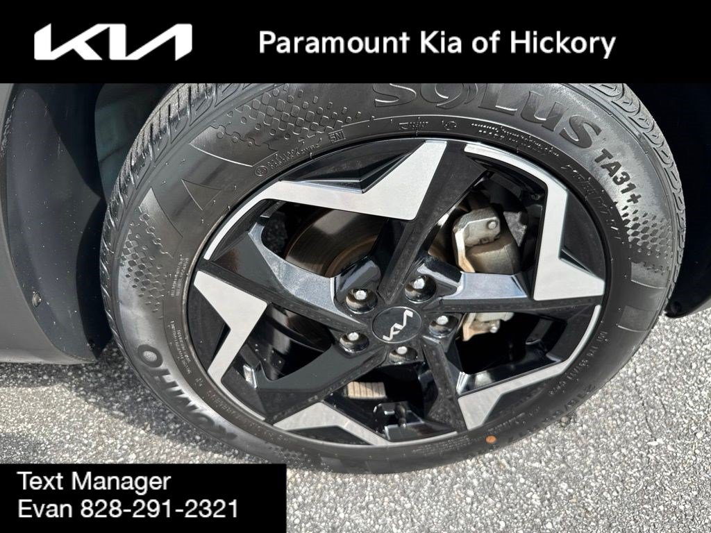 Used 2025 Kia Seltos EX FWD image 9