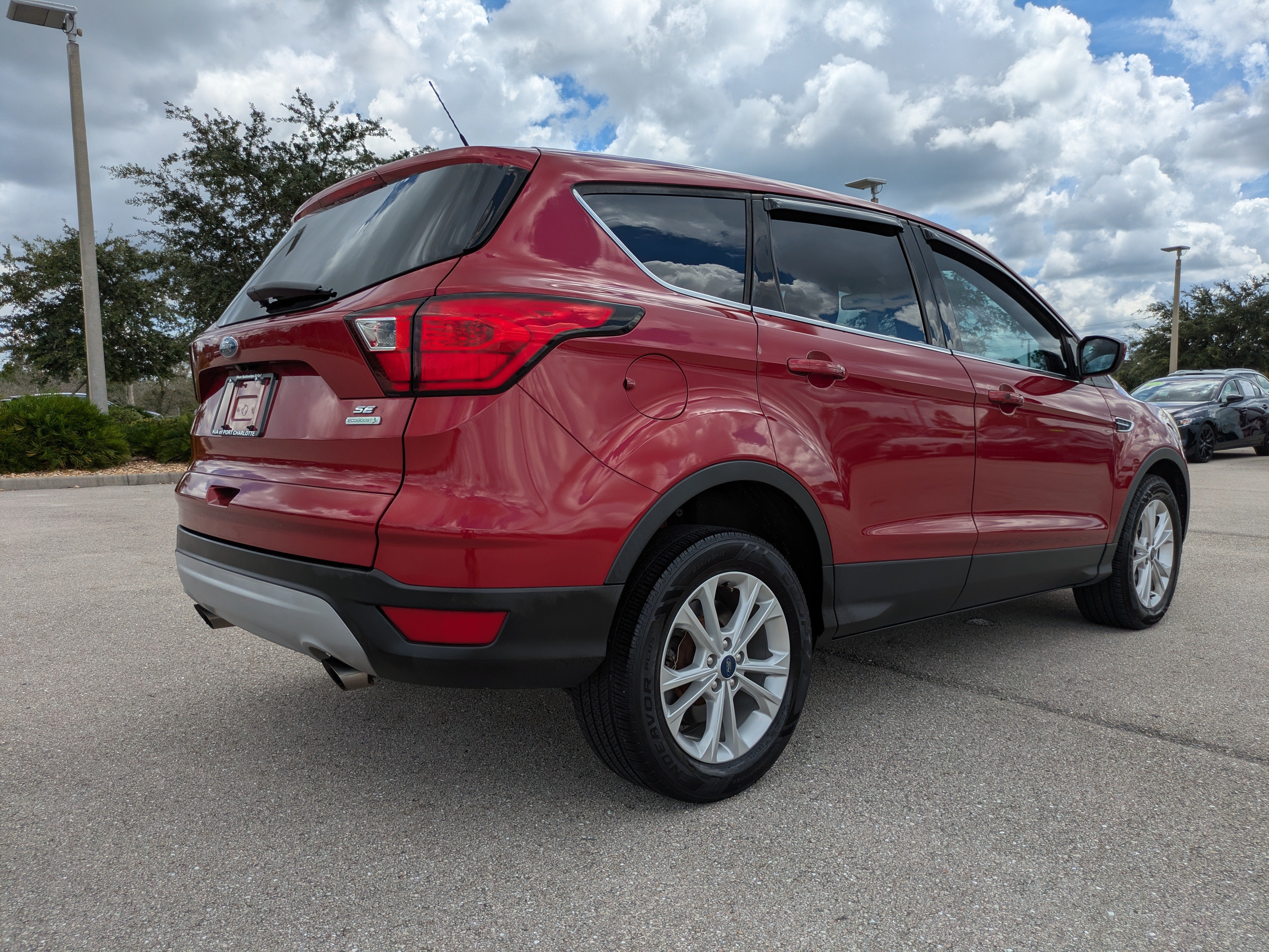 Used 2019 Ford Escape SE FWD image 4