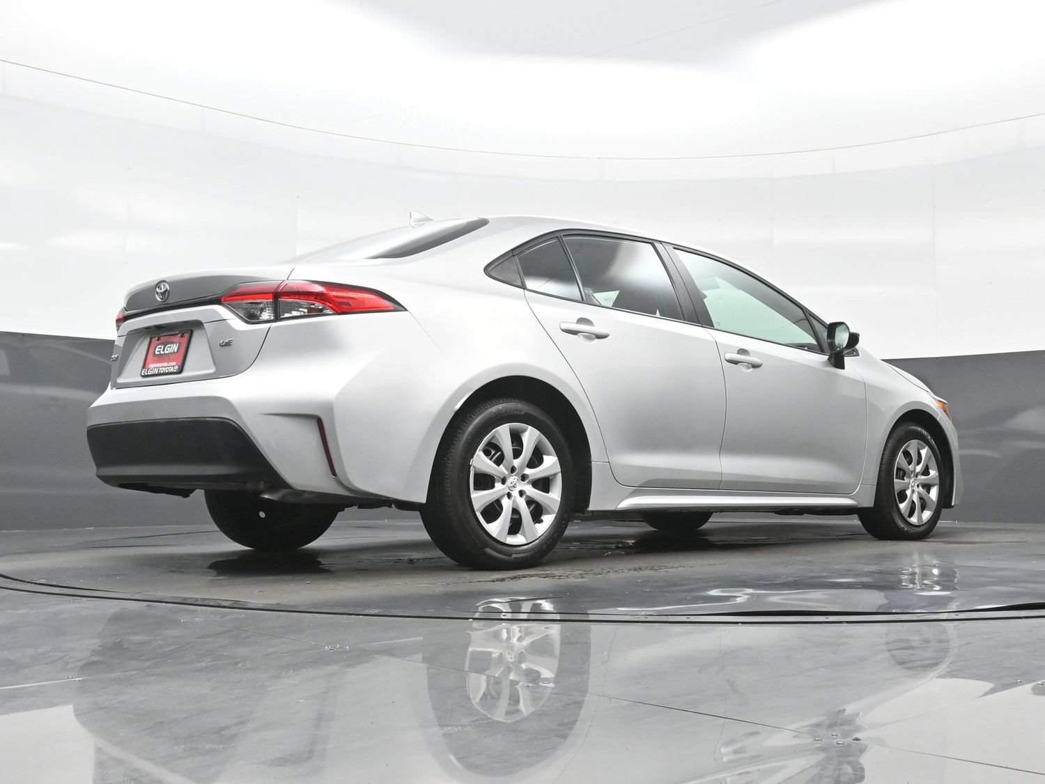 Used 2025 Toyota Corolla LE FWD image 30