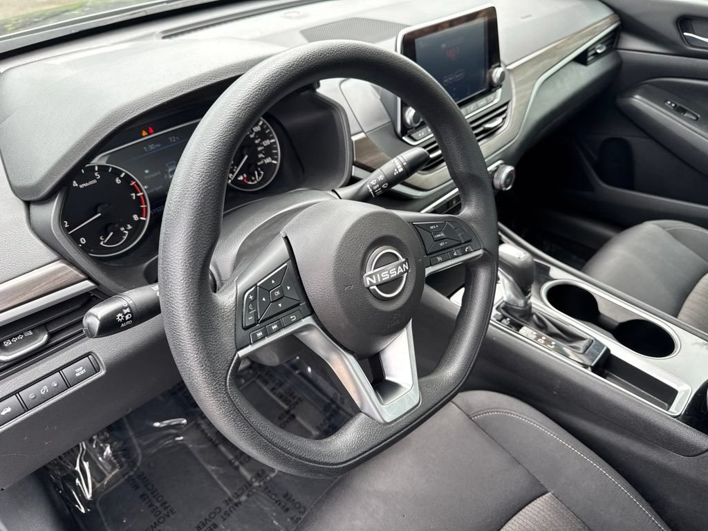 Used 2024 Nissan Altima 2.5 SV FWD image 9