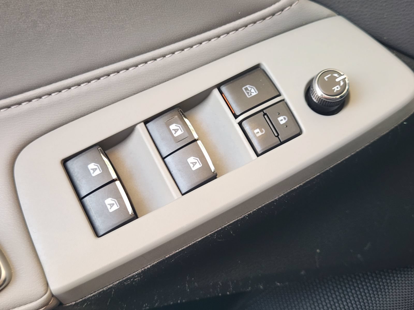 Used 2022 Toyota Avalon XLE FWD image 25