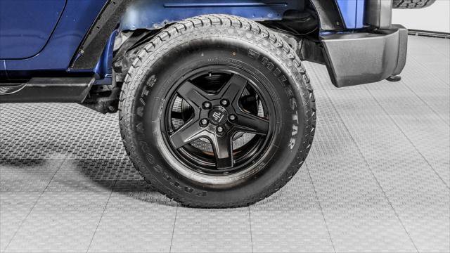 Used 2010 Jeep Wrangler Sahara w/ Dual Top Group AWD/4WD image 27