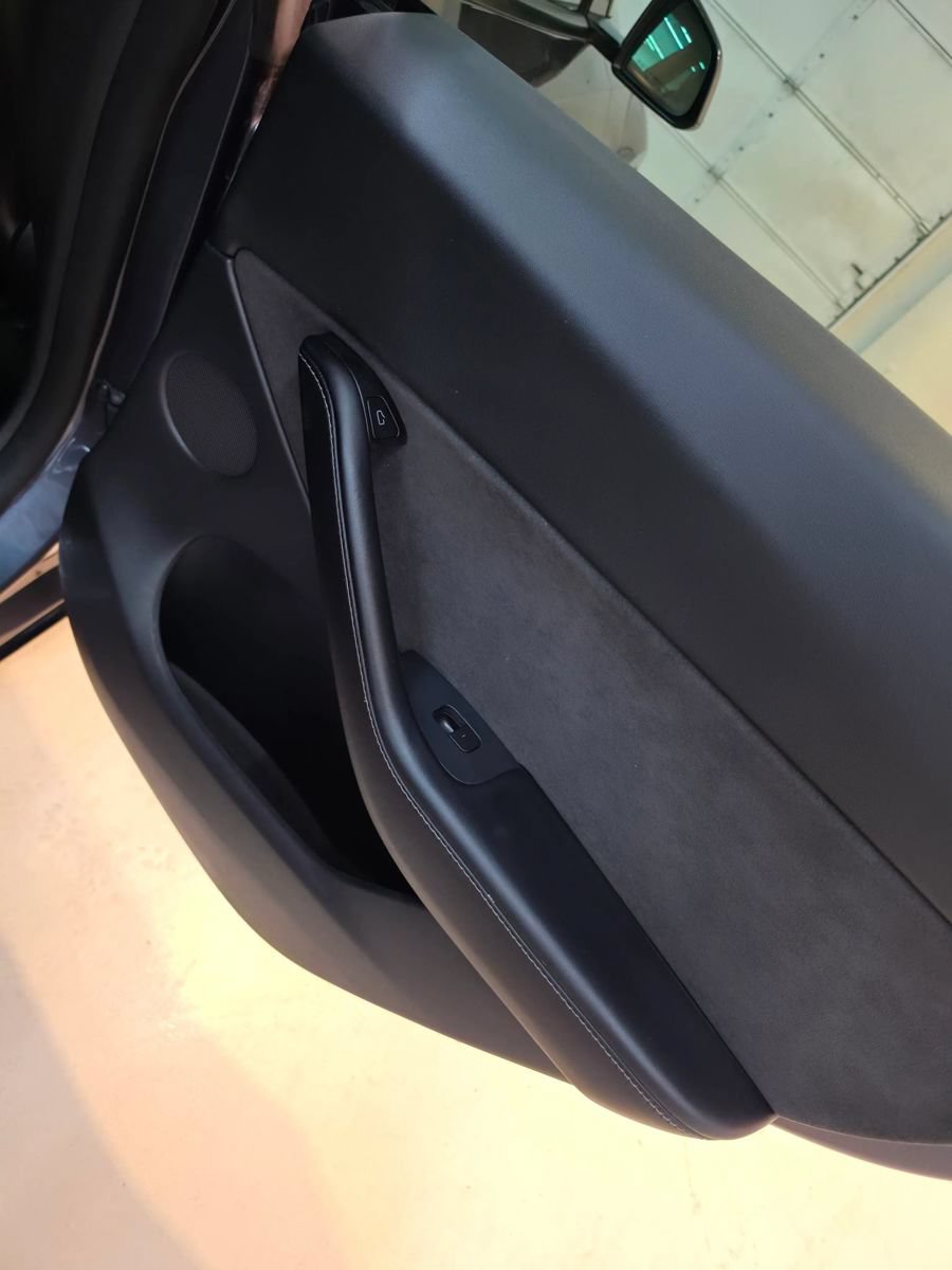 Used 2021 Tesla Model Y Long Range AWD/4WD image 23
