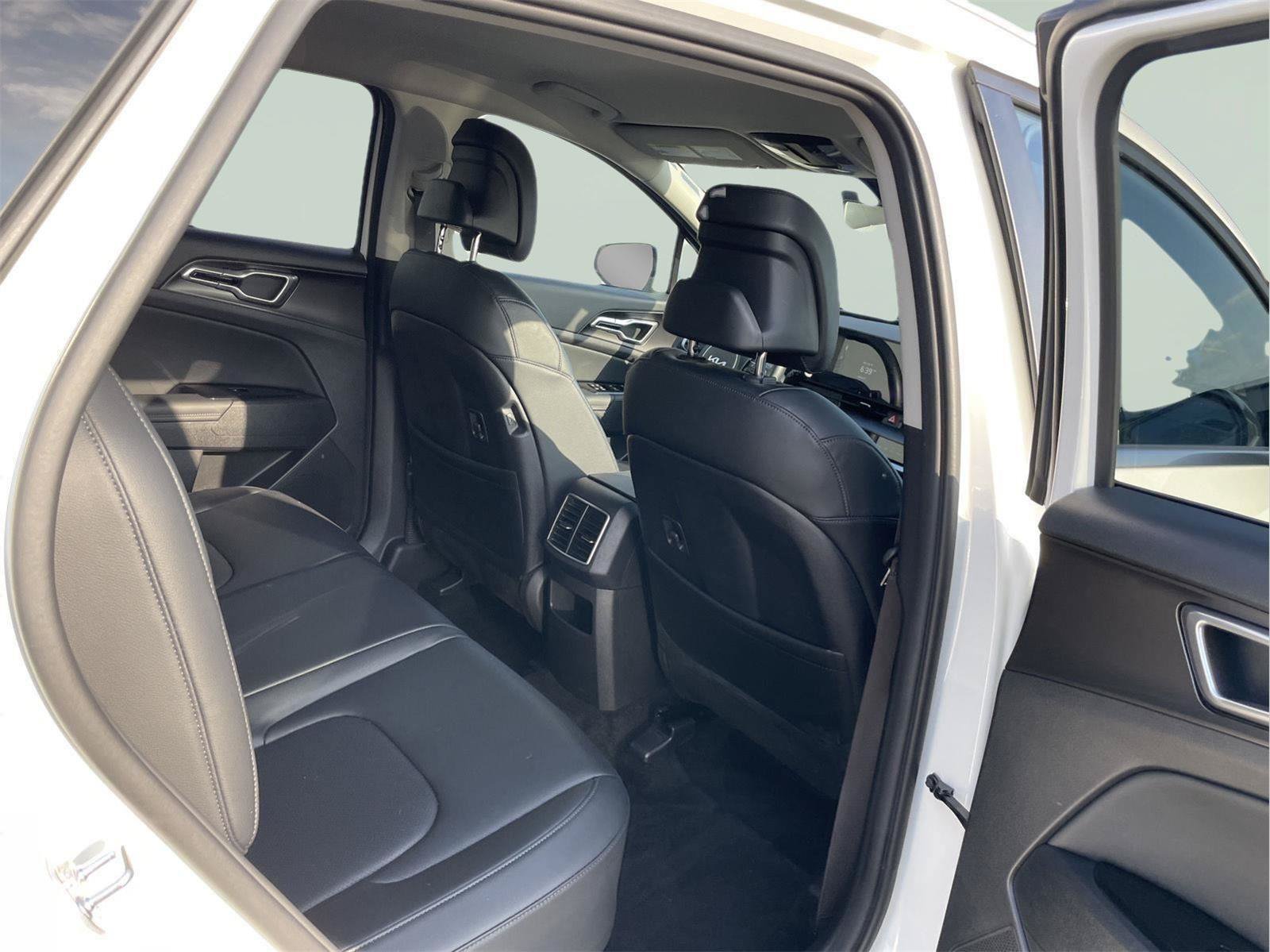 Used 2023 Kia Sportage EX AWD/4WD image 17