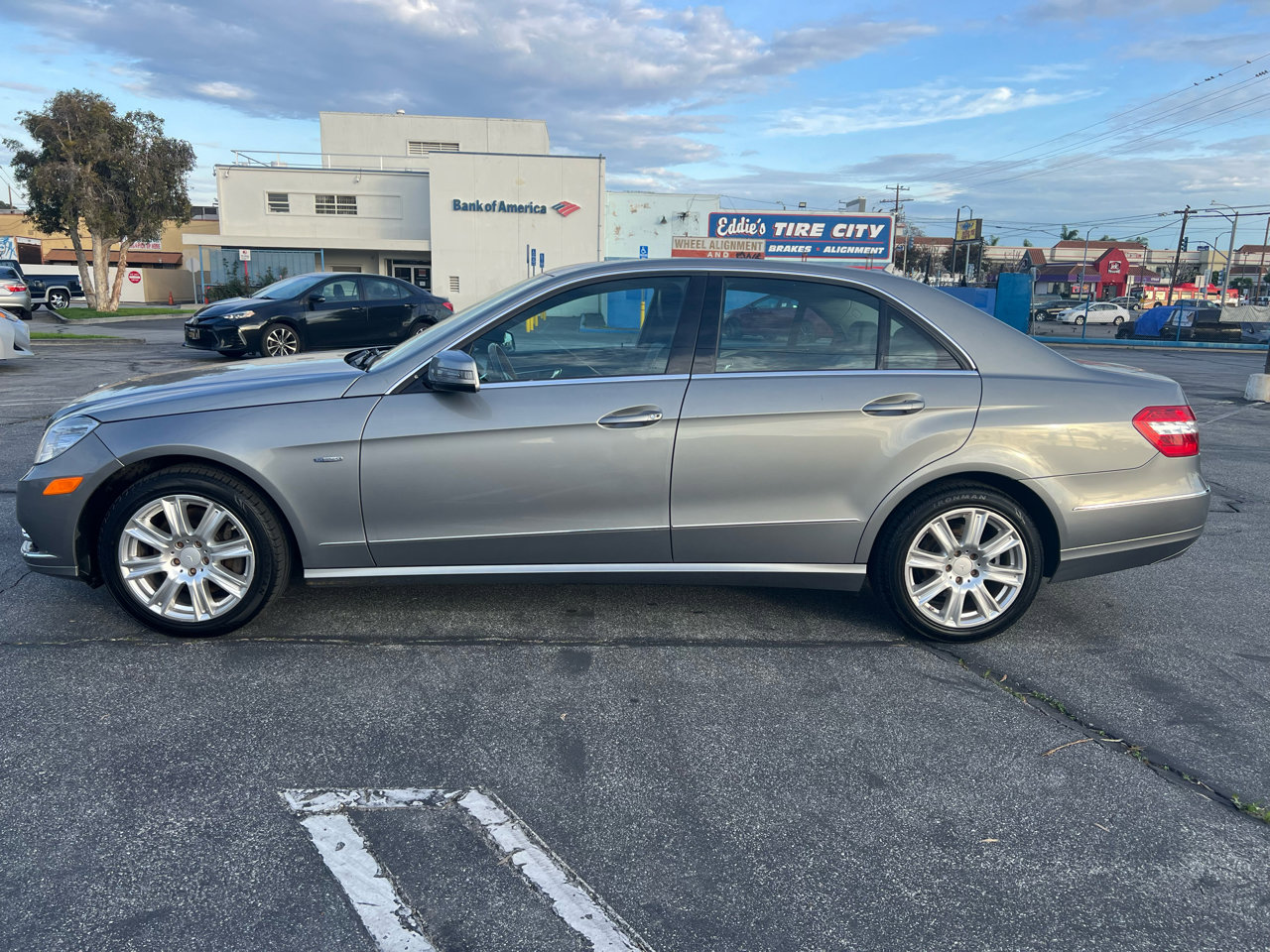 Used 2012 Mercedes-Benz E 350 4MATIC Sedan image 2