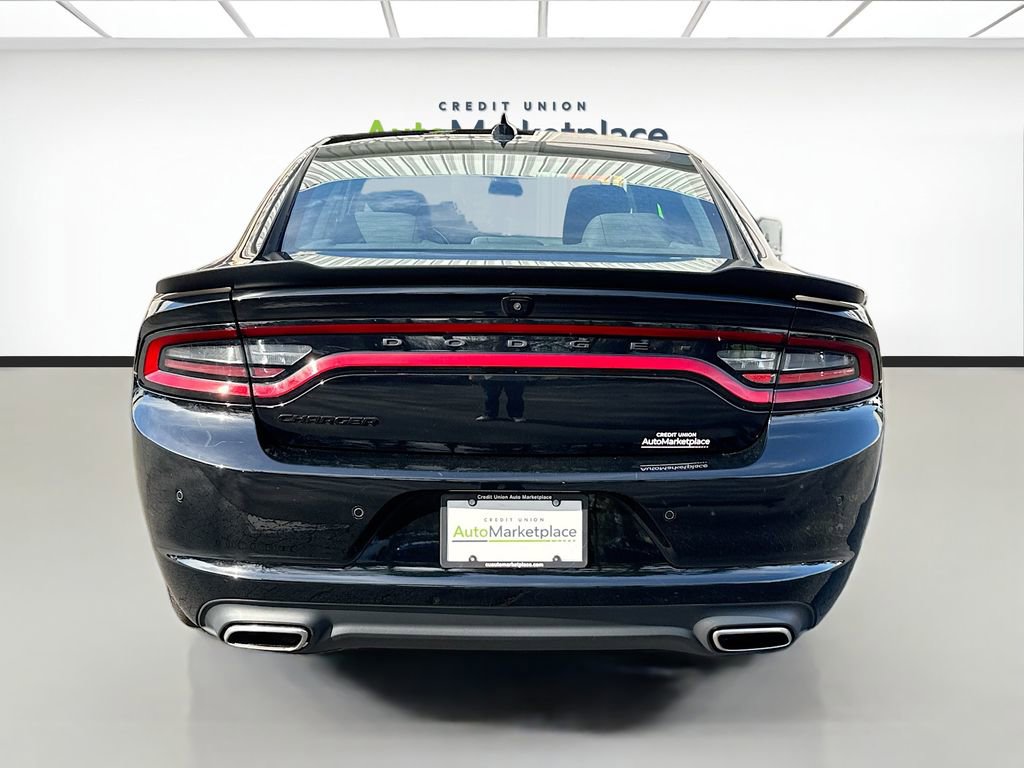 Used 2023 Dodge Charger SXT w/ Blacktop Package image 5