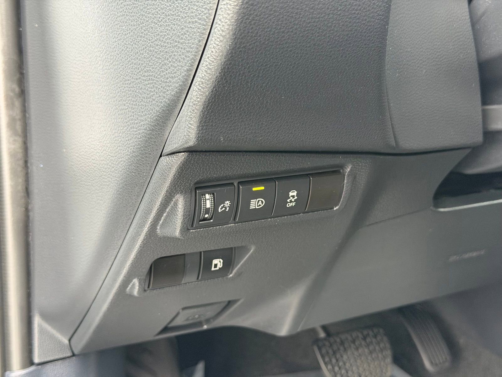 Used 2024 Toyota Corolla Cross SE image 13