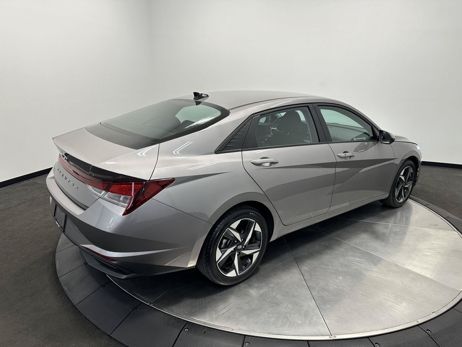 Certified 2023 Hyundai Elantra SEL w/ Convenience Package FWD image 7