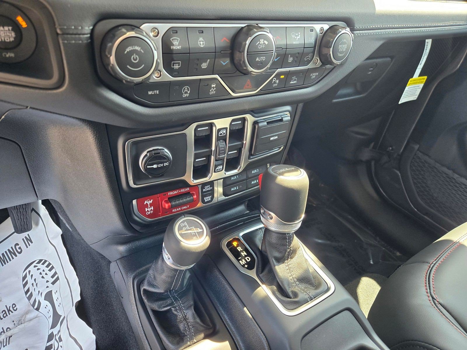 New 2026 Jeep Gladiator Rubicon w/ Safety Group AWD/4WD image 11