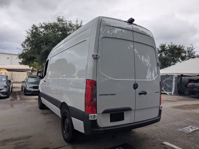 Used 2025 Mercedes-Benz Sprinter 2500 image 4