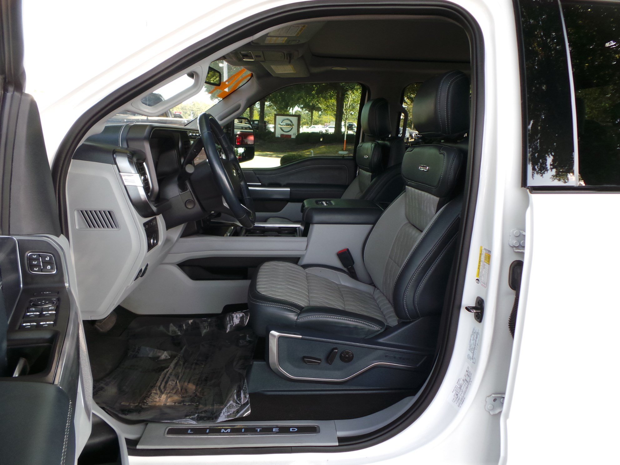 Used 2024 Ford F450 Limited w/ FX4 Off-Road Package AWD/4WD image 39
