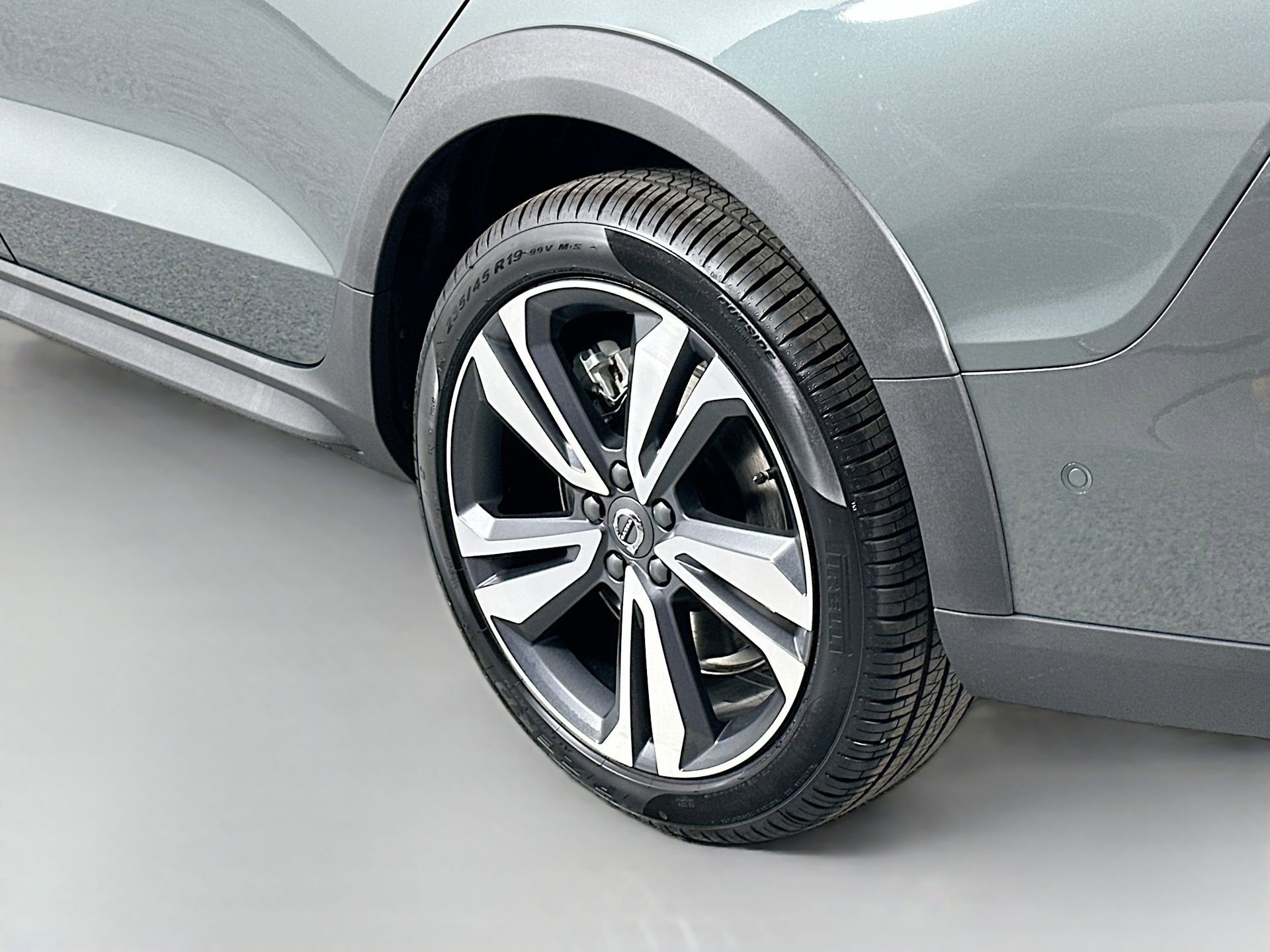 New 2026 Volvo V60 B5 Cross Country Plus w/ Protection Package Premier image 9