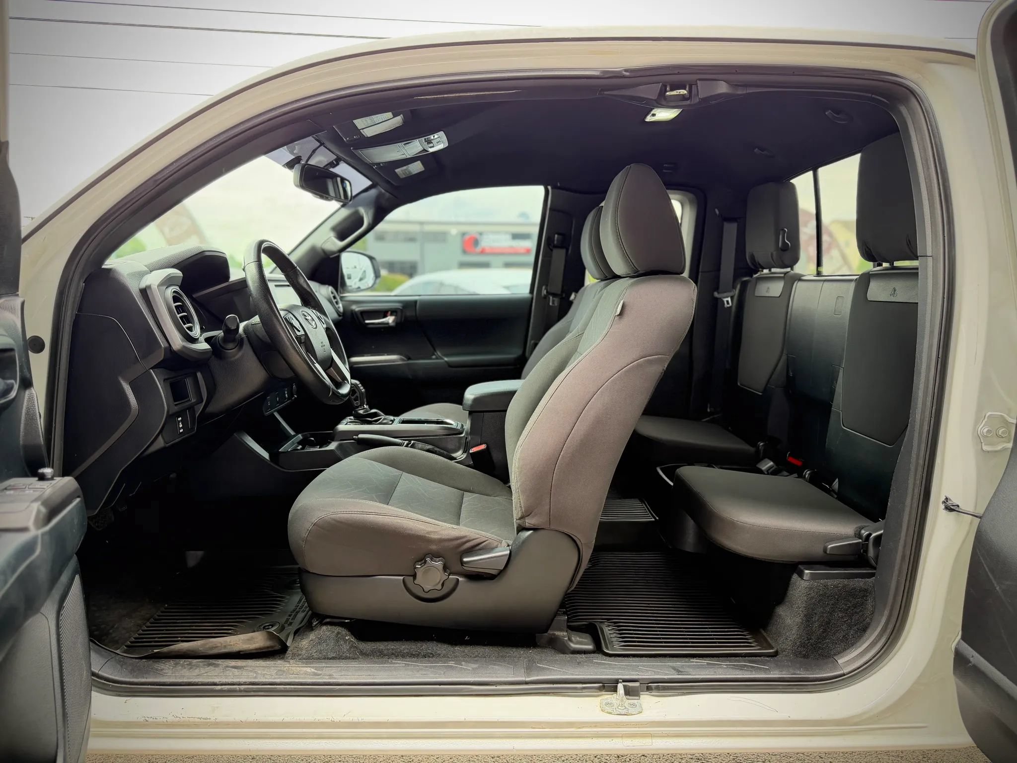 Used 2016 Toyota Tacoma TRD Sport w/ Towing Package AWD/4WD image 8