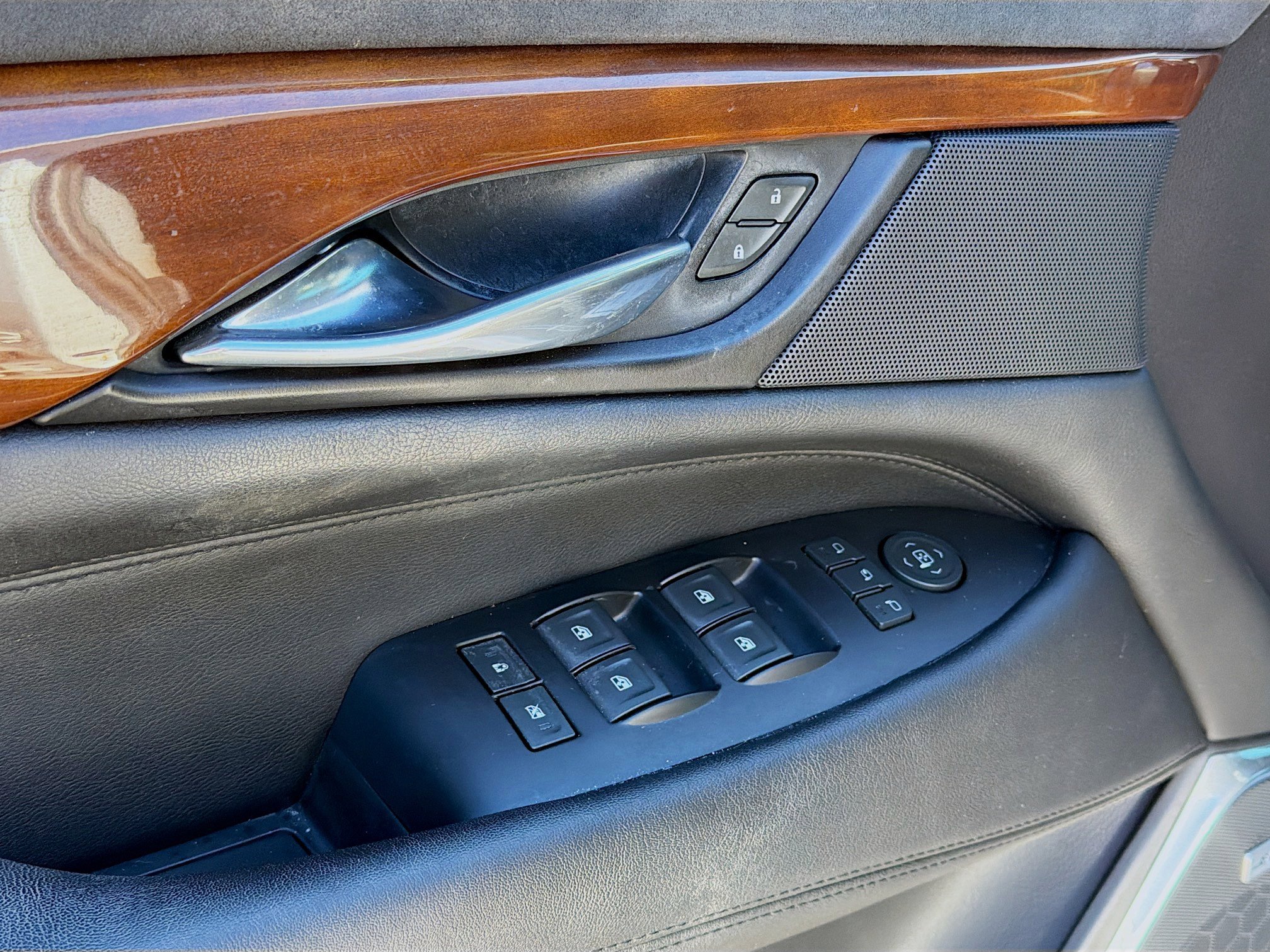 Used 2020 Cadillac Escalade Luxury image 24