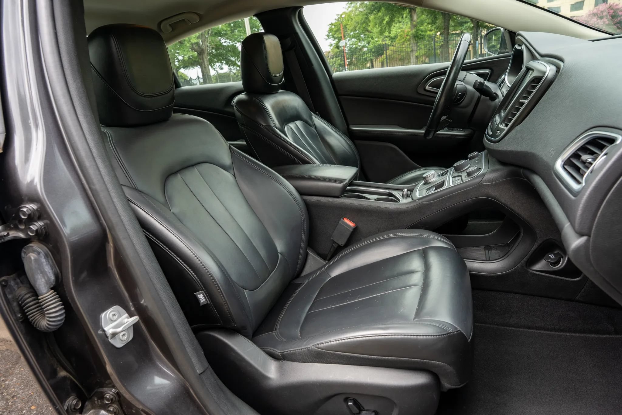 Used 2017 Chrysler 200 Limited Platinum FWD image 15