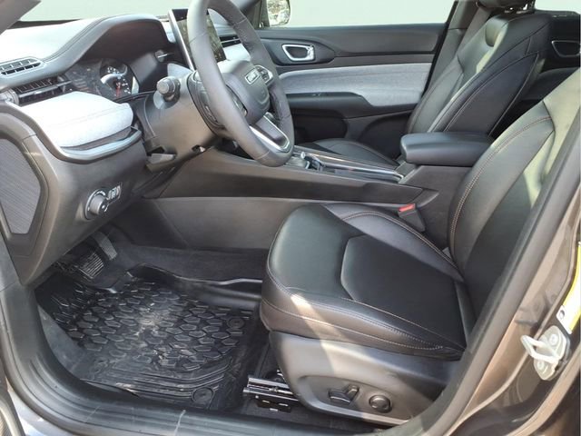 Used 2023 Jeep Compass Latitude w/ Sun and Sound Group image 17