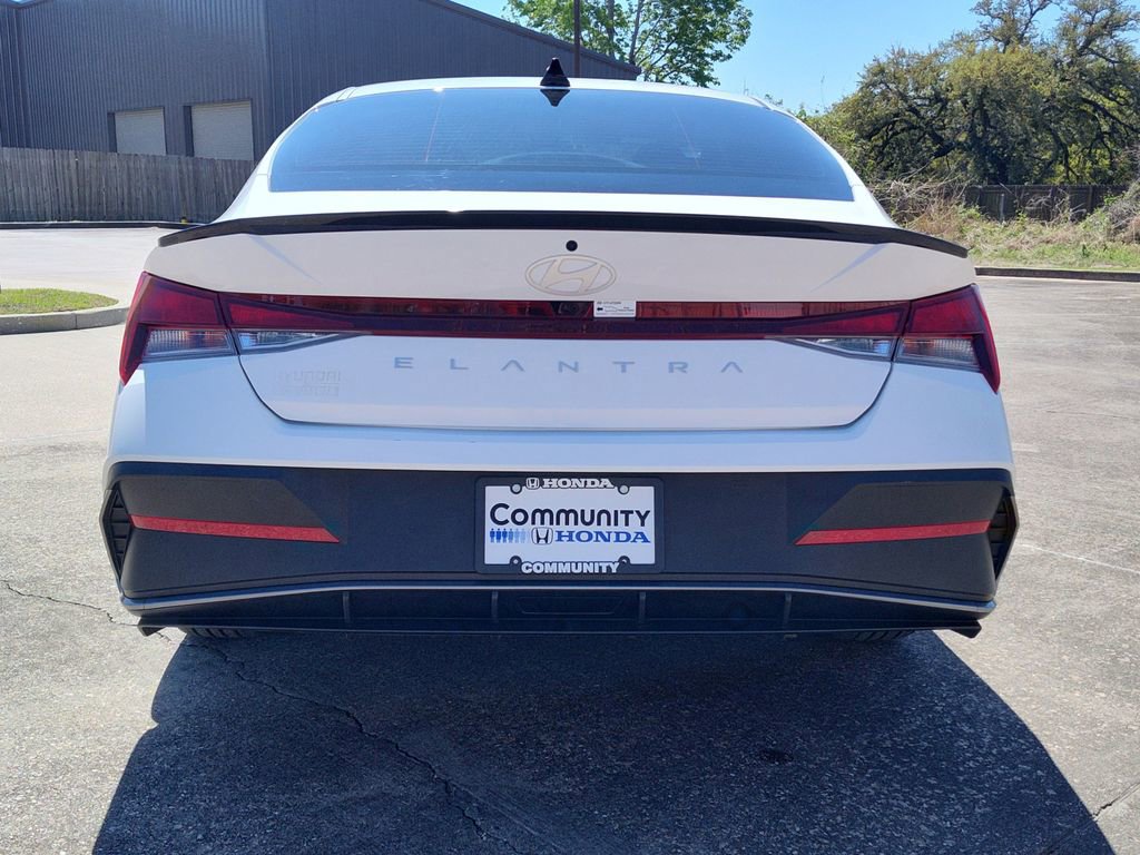Used 2025 Hyundai Elantra Sport image 5