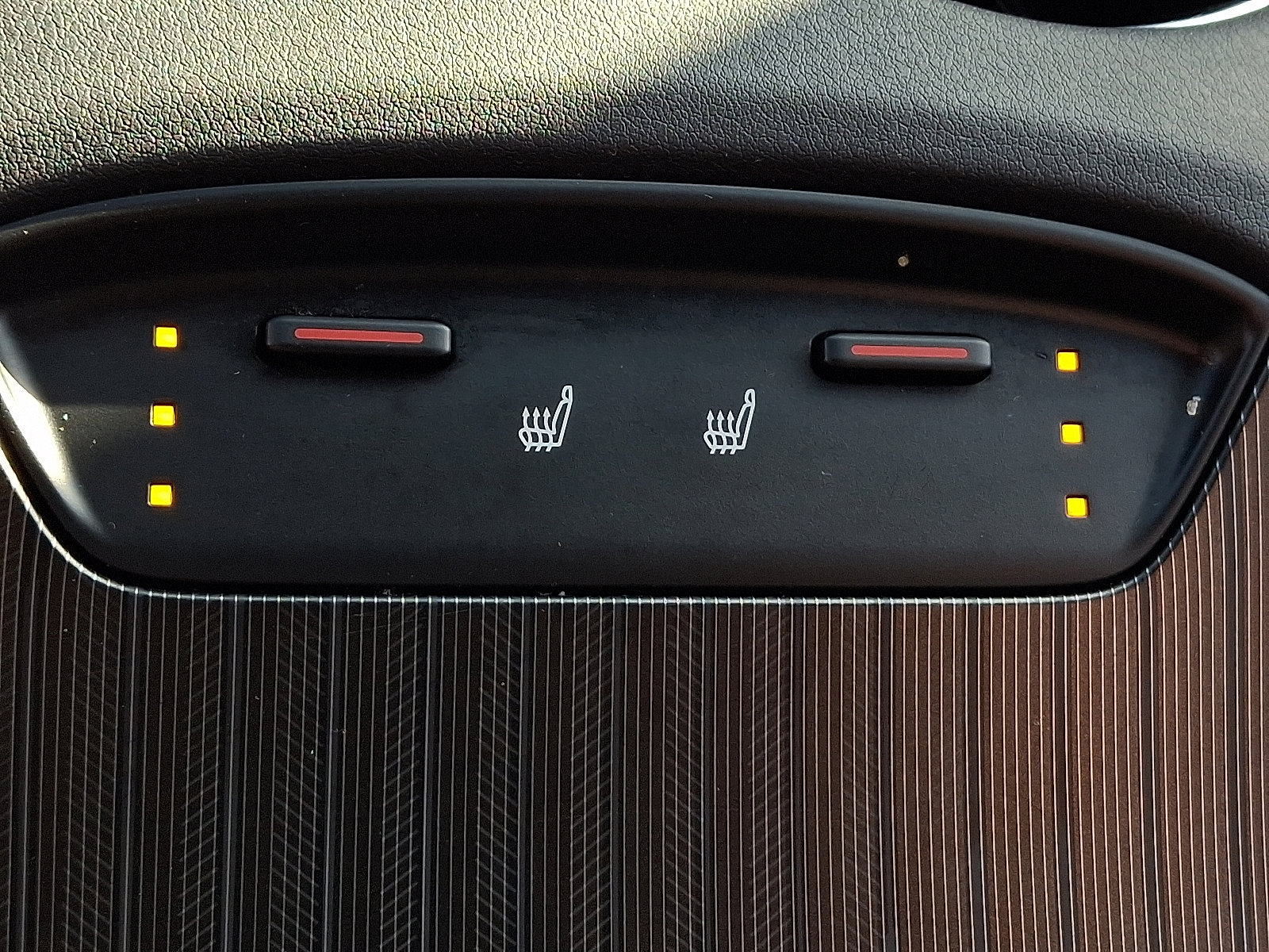 Used 2024 Toyota Venza XLE image 26