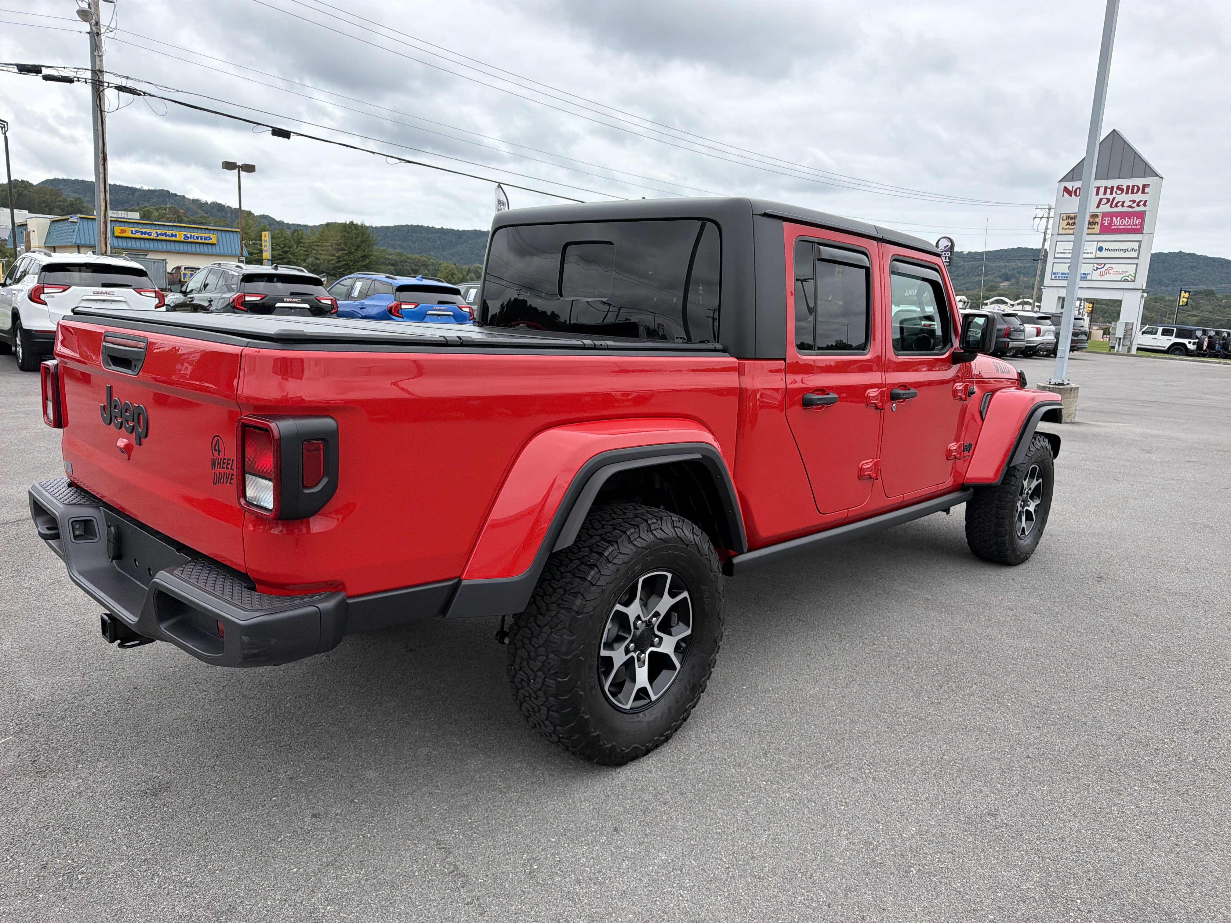 Used 2023 Jeep Gladiator Sport AWD/4WD image 6