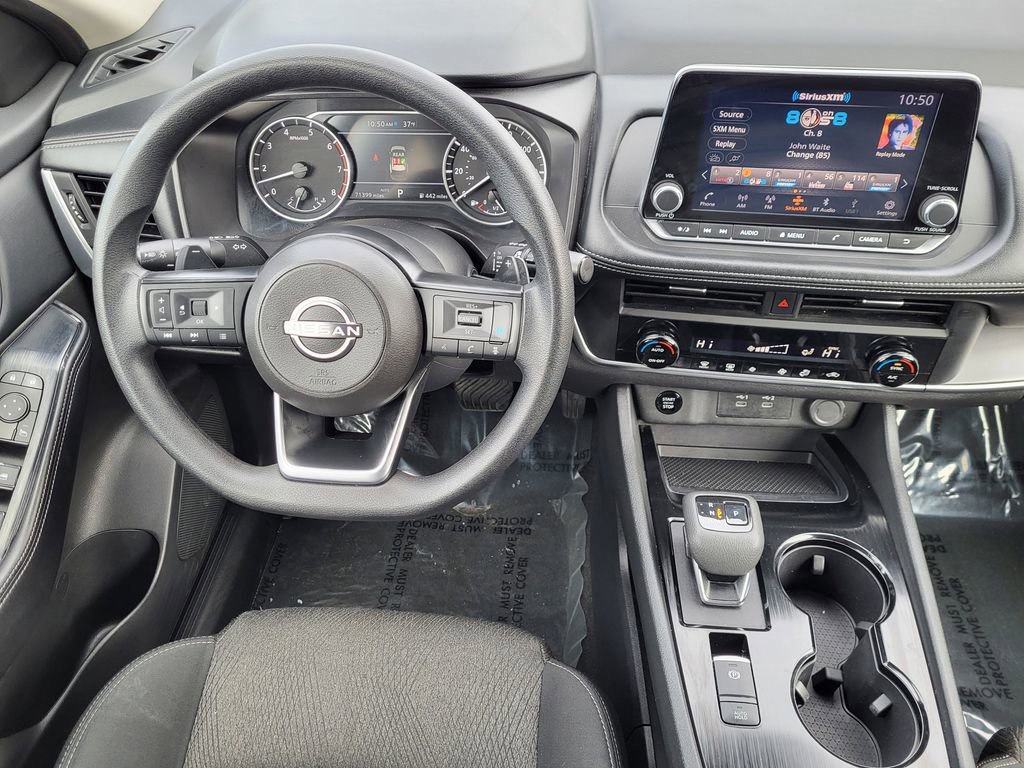 Used 2024 Nissan Rogue SV image 2