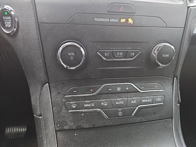 Used 2020 Ford Edge SE image 16