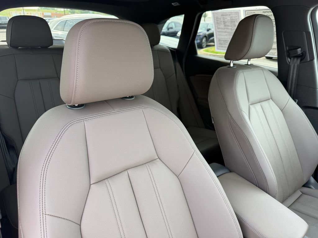 Certified 2025 Audi Q5 Premium w/ Convenience Package AWD/4WD image 16