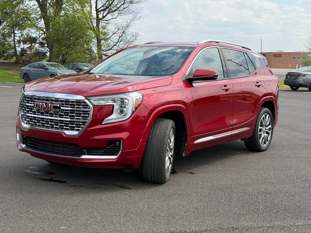 Used 2024 GMC Terrain Denali w/ Denali Premium Package image 2