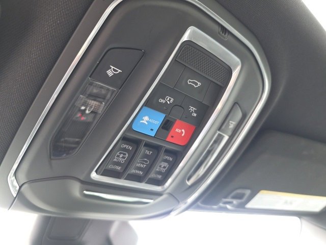 Used 2024 Jeep Grand Cherokee L Limited w/ Luxury Tech Group II image 34