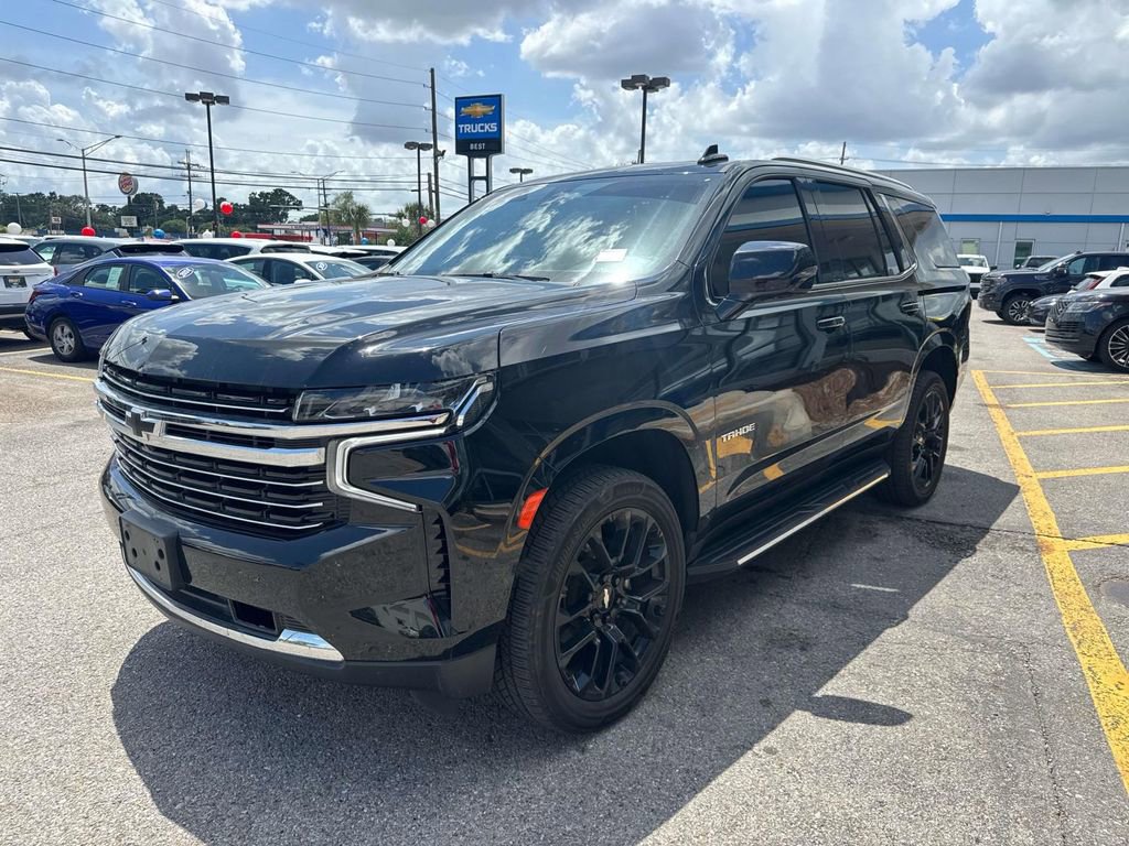 Used 2022 Chevrolet Tahoe LT w/ Luxury Package AWD/4WD image 3