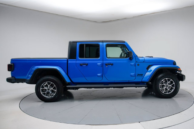 Used 2025 Jeep Gladiator Sport AWD/4WD image 26