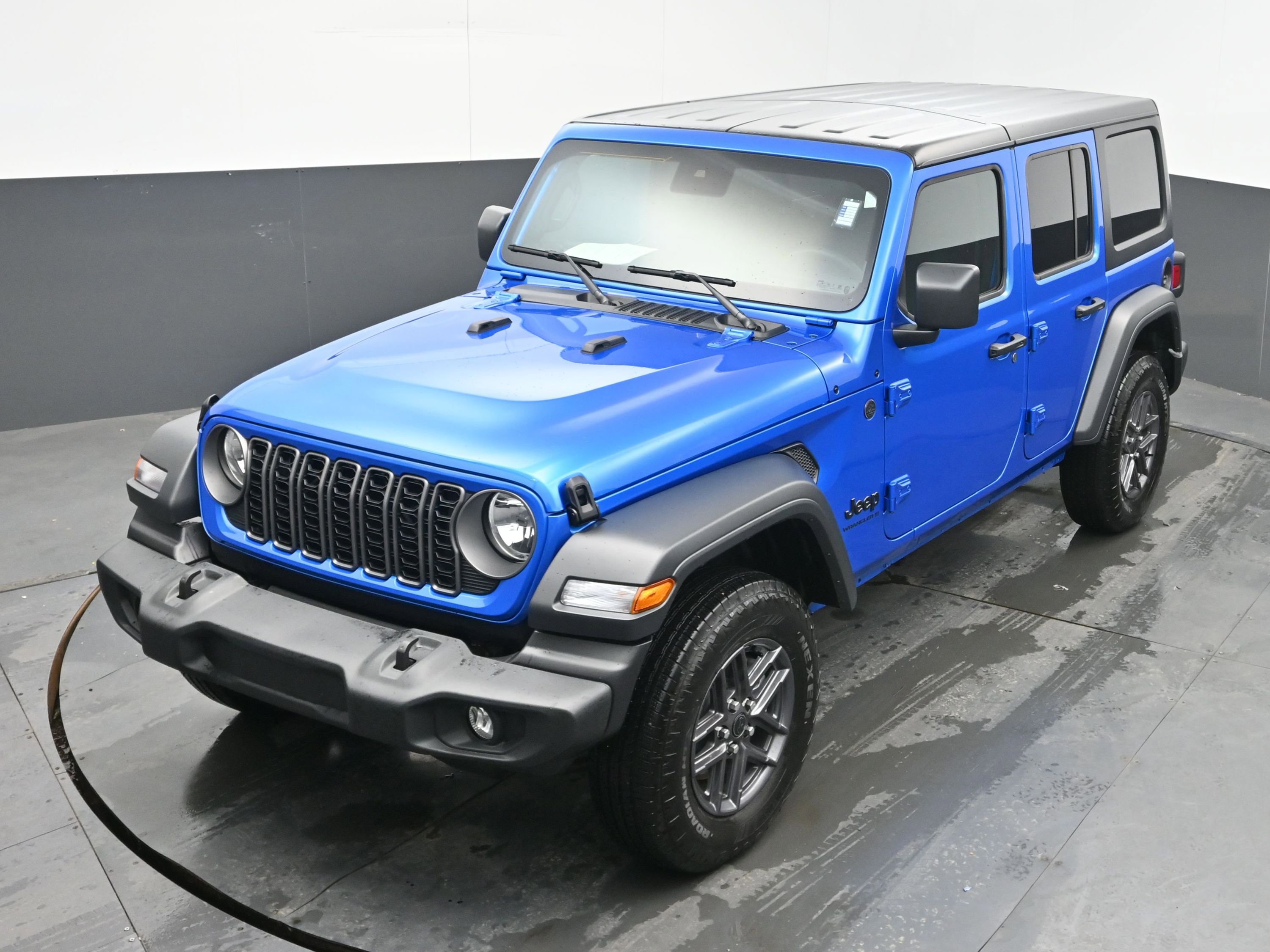 Used 2025 Jeep Wrangler Sport S image 33