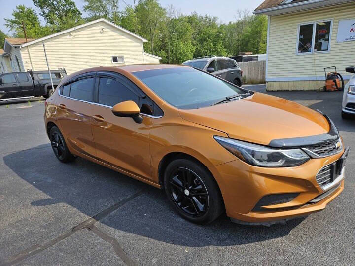 Used 2017 Chevrolet Cruze LT image 4