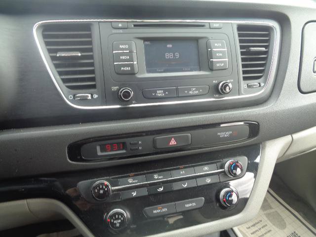 Used 2016 Kia Sedona L image 34