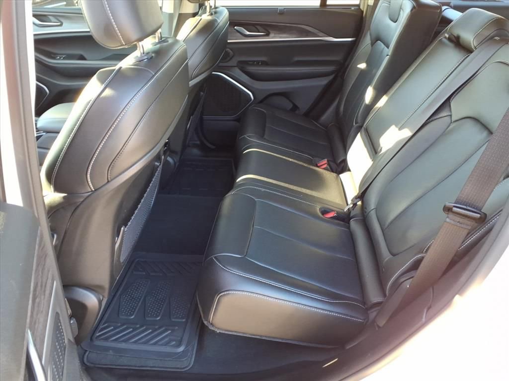 Used 2023 Jeep Grand Cherokee Limited w/ Luxury Tech Group II image 46