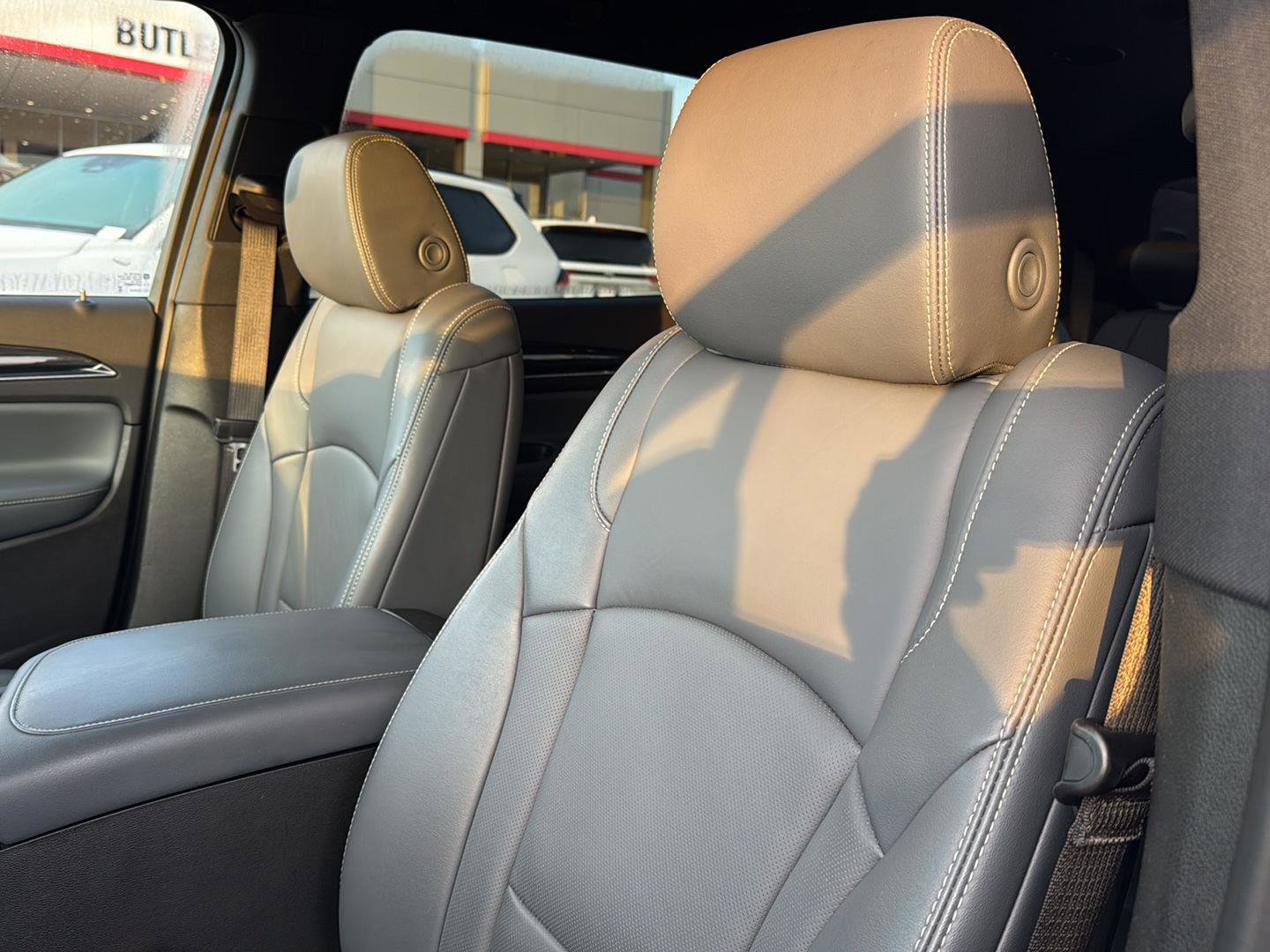 Used 2024 Buick Enclave Premium image 27