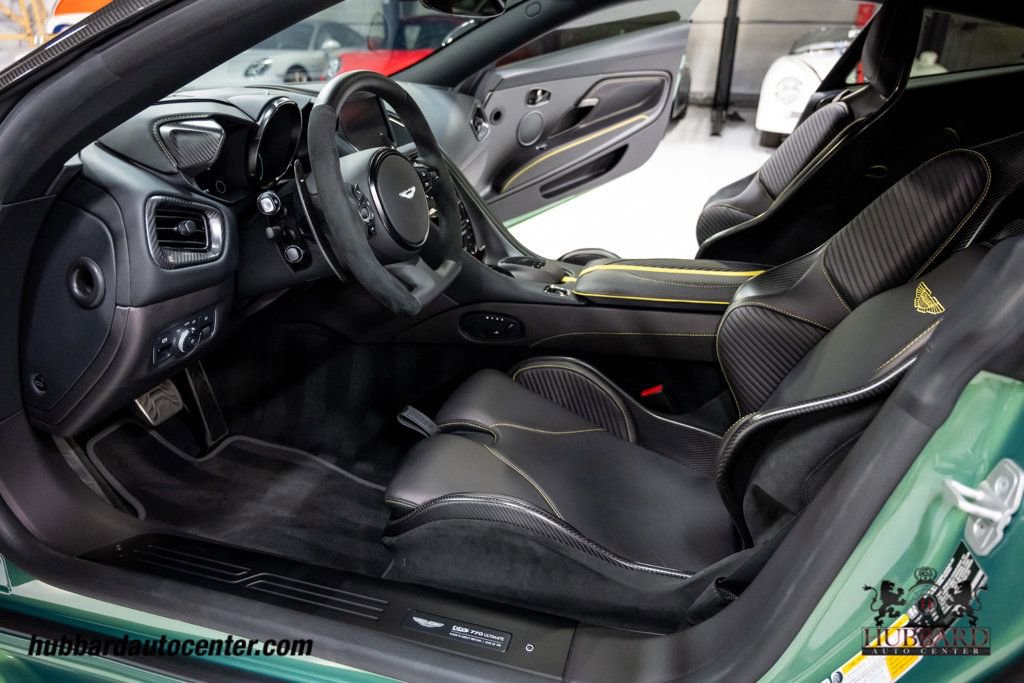 Used 2023 Aston Martin DBS Coupe image 16