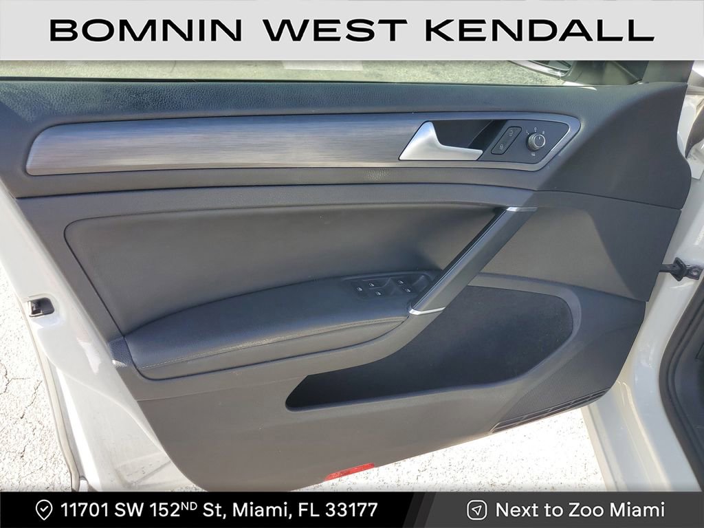 Used 2018 Volkswagen Golf SE image 21